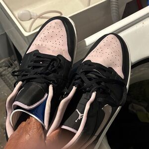 Jordan Low Top Sneakers in Black & Light Pink